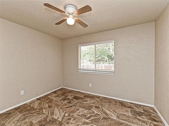 Building Photo - 1916 Gracy Farms Ln