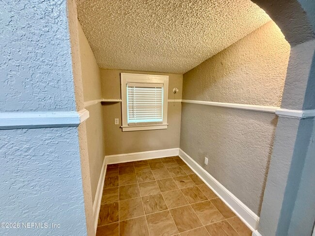 Building Photo - 28 W 35th St