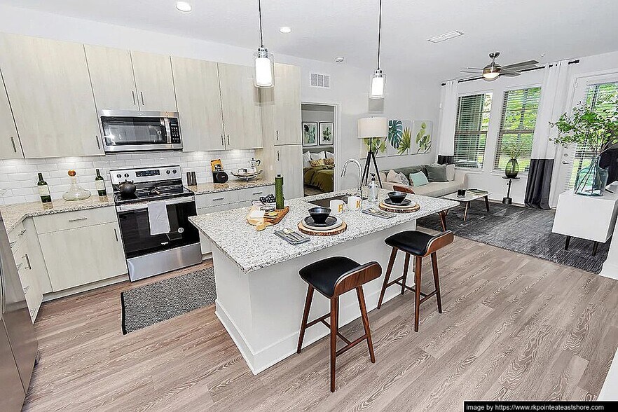 Building Photo - 2423 Areca Palm Dr