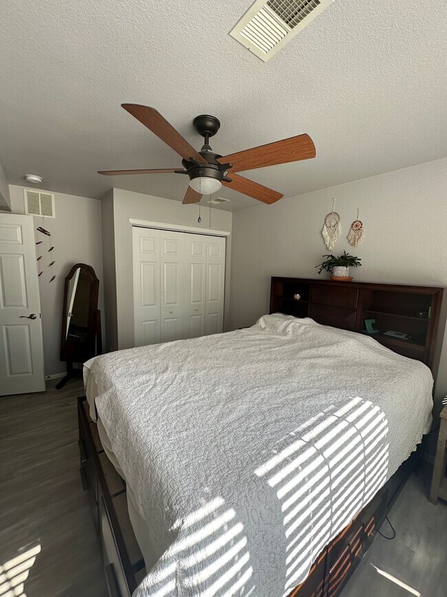 Building Photo - Amazing Ground Level 2 Bedroom!