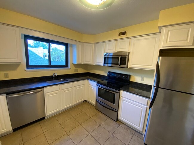Building Photo - Concord Condo - Heat and Hot Water Included!