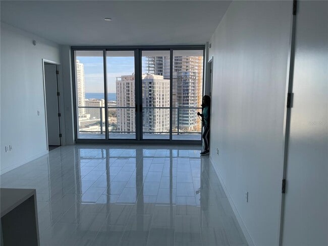 Building Photo - 400 Central Ave