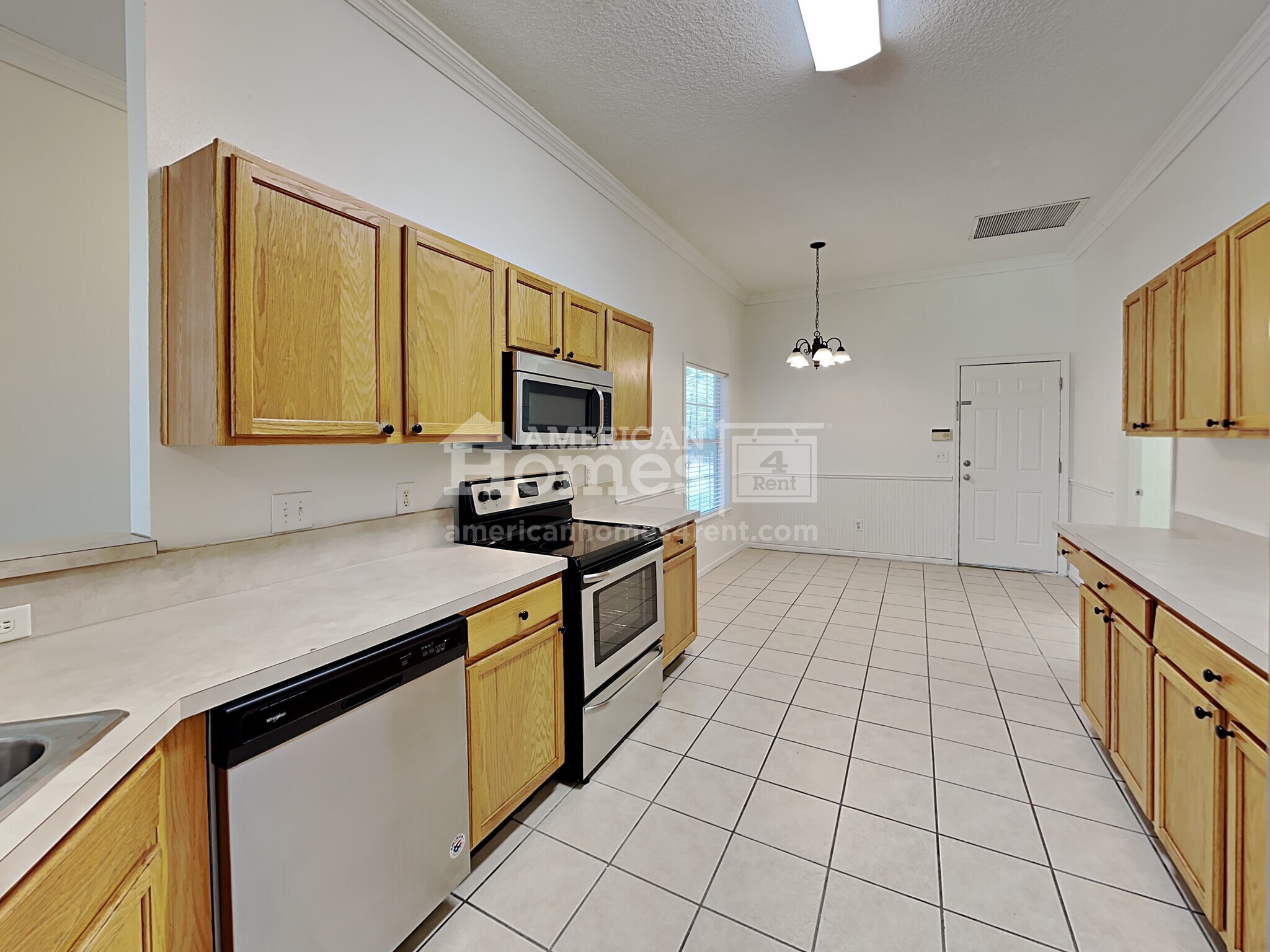 Building Photo - 224 N Lake Cunningham Ave