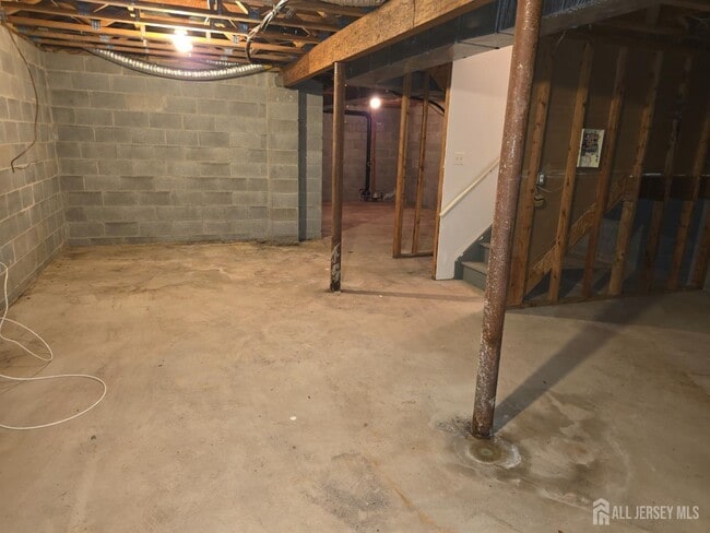 Building Photo - 12 Gallop Ln