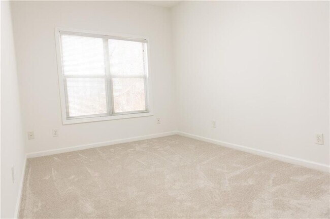 Building Photo - 90 Grove Park Ln