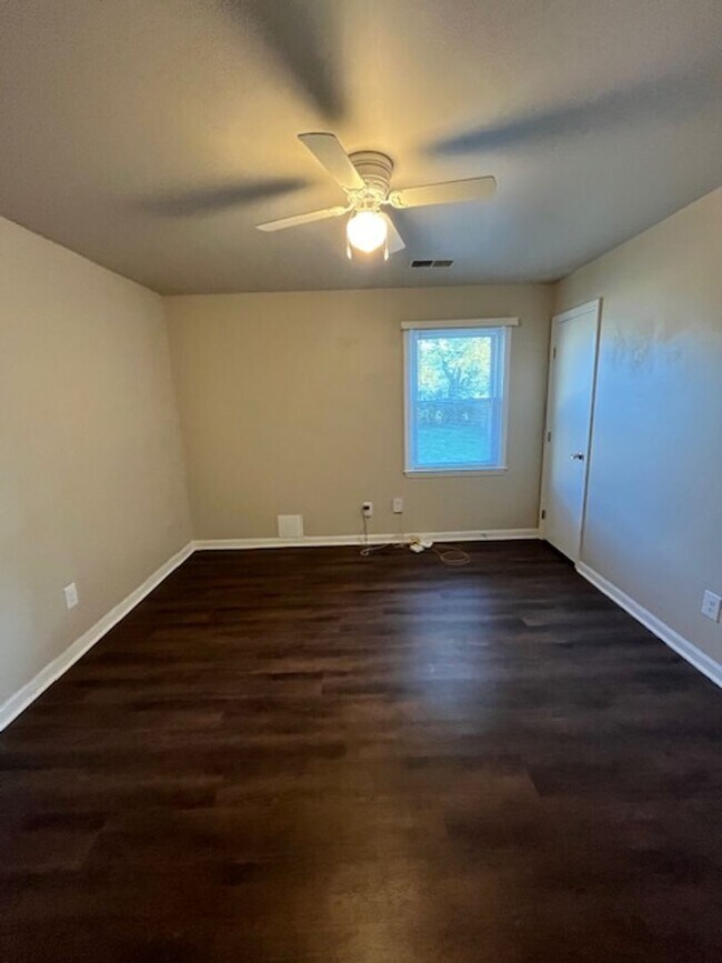 Building Photo - 2-bedroom, 1-bath in Nicholasville, KY