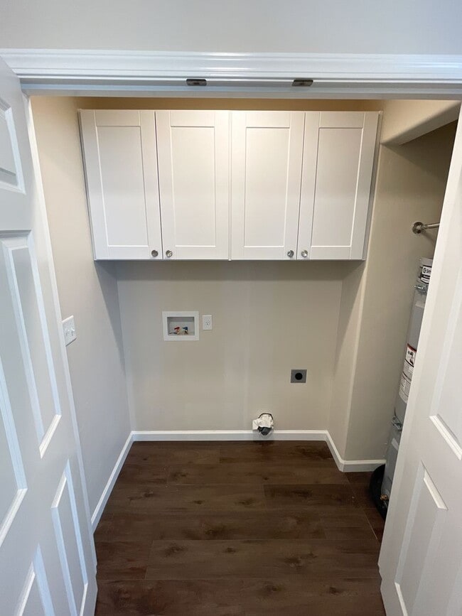 Building Photo - 275 Rickenbacker Ave