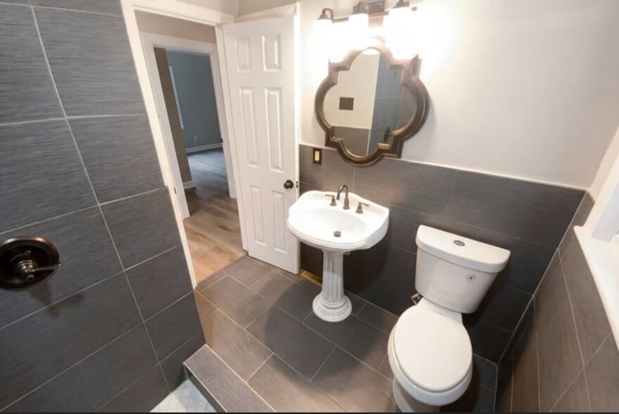 Building Photo - 2122 Kilborne Dr