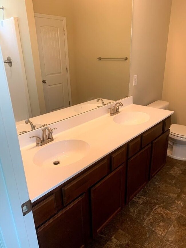 Building Photo - 3 Bedroom/2.5 Bath - Holly Ridge - The Lan...