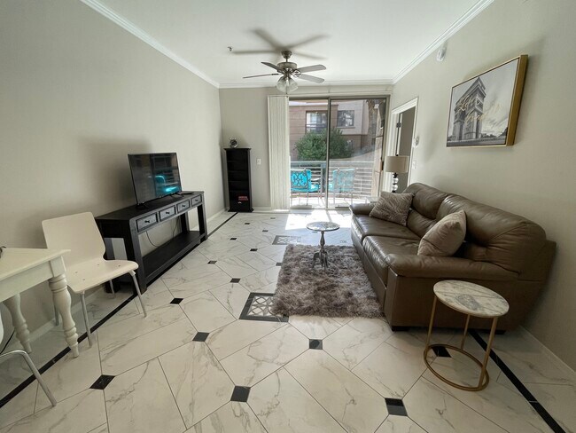 Building Photo - 1701 E Colter St