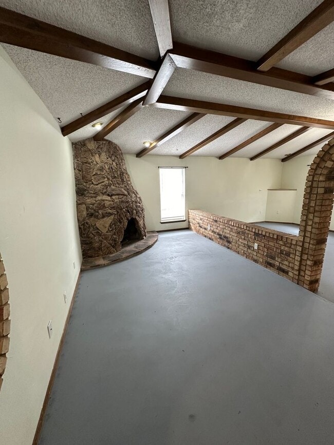 Building Photo - A Large 2 Bed with Sauna and walk in Jacuzzi! Large Rec Room!