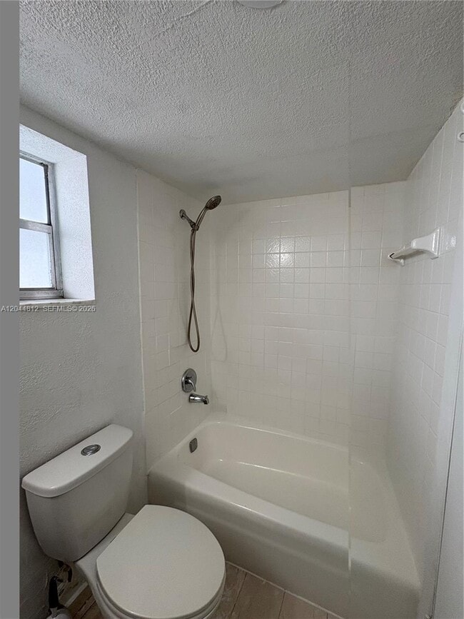 Building Photo - 447 NE 195th St