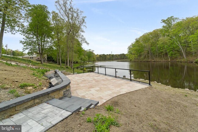 Building Photo - 1540 Peter Cheeseman Rd