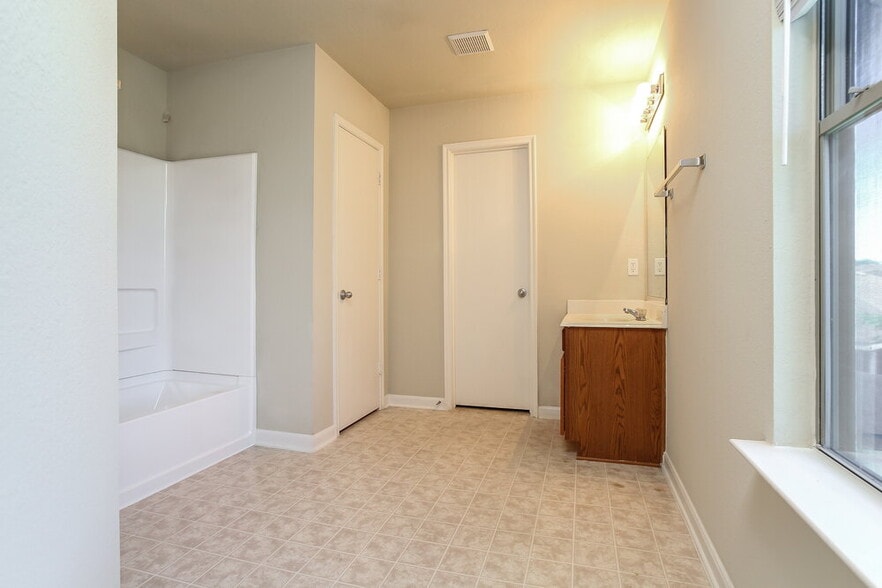 Building Photo - 15602 Clarks Fork Ct