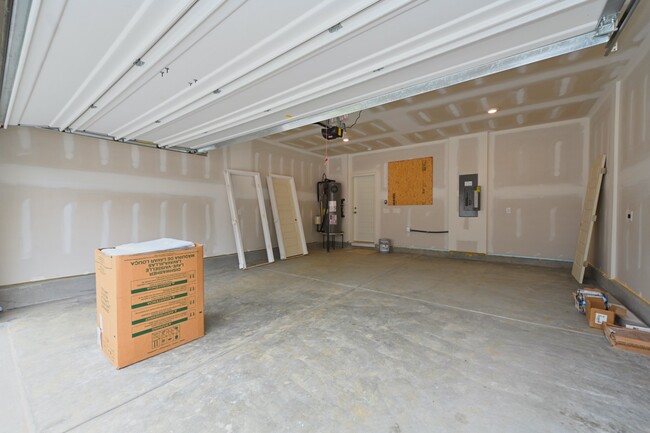 Building Photo - 5373 Bellflower Hls