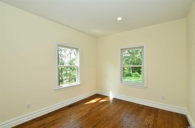 Building Photo - 52 Hillside Pl