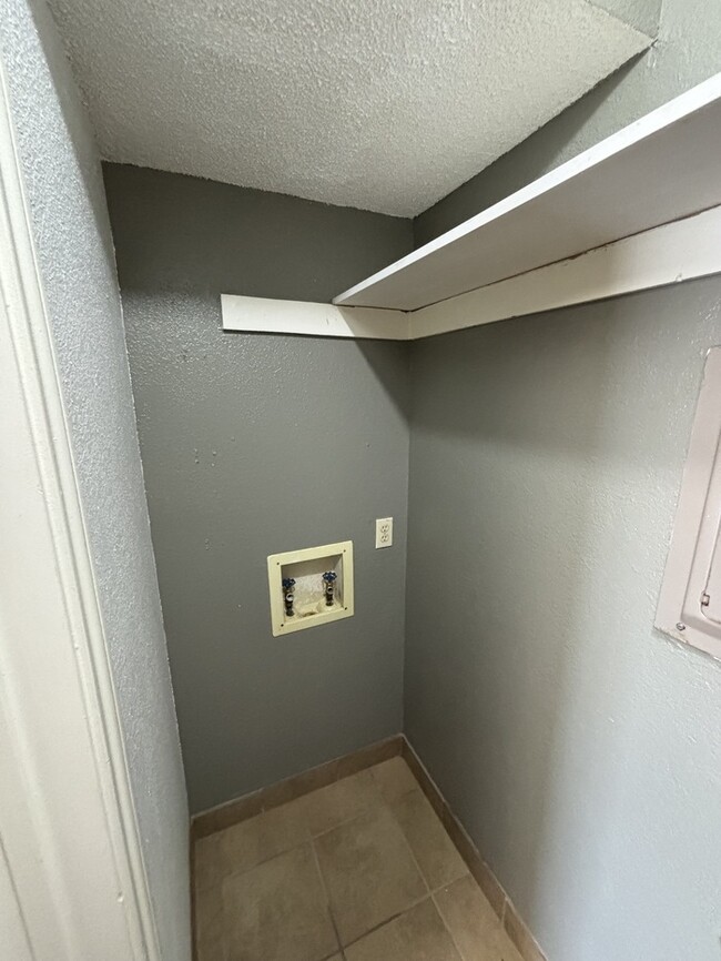 Building Photo - 1 bed 1 bath at Sagewood Condominiums