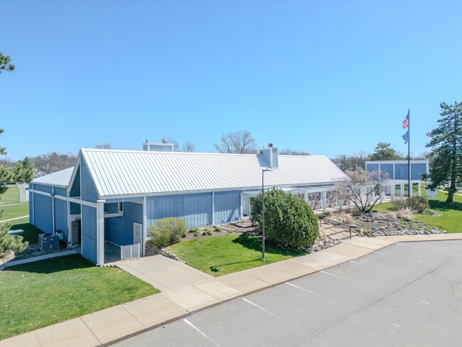 Building Photo - 41705 Broquet Dr