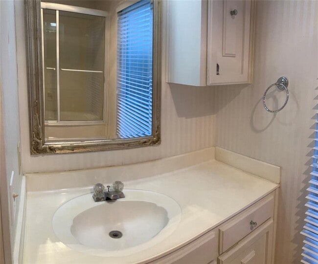 Building Photo - 8226 Summer Side Dr