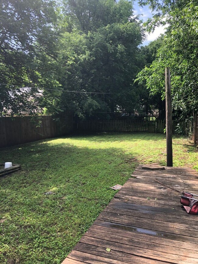 Building Photo - 2 Bed 1 Bath - Refrigerator Included - Urb...