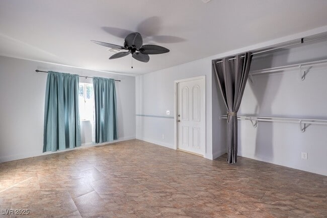 Building Photo - 3701 Pyramid Dr