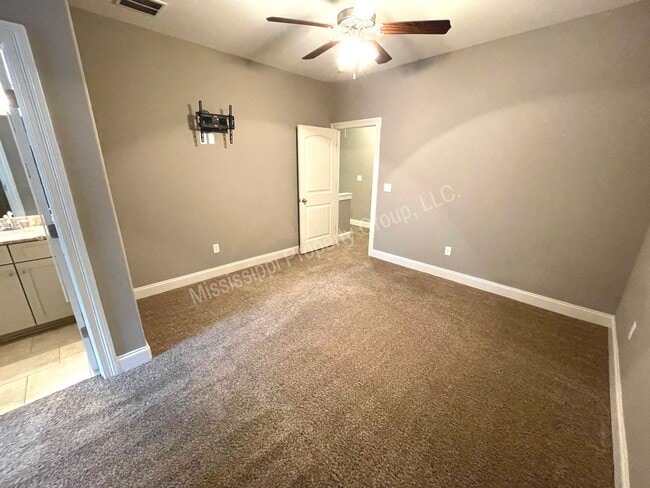 Building Photo - 4BR/4.5BA For Rent