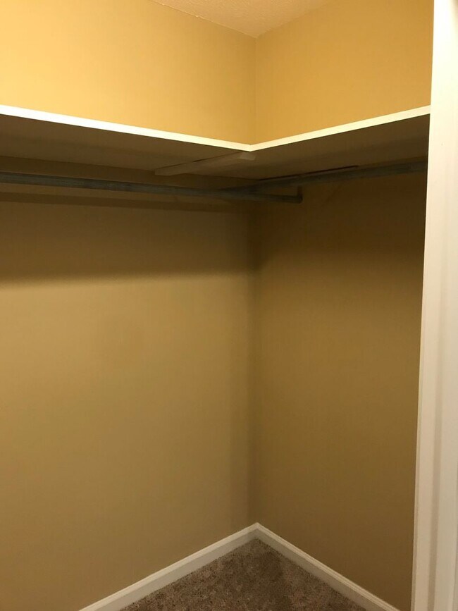 Building Photo - 3 Bedroom Home with Bonus Room For Rent!