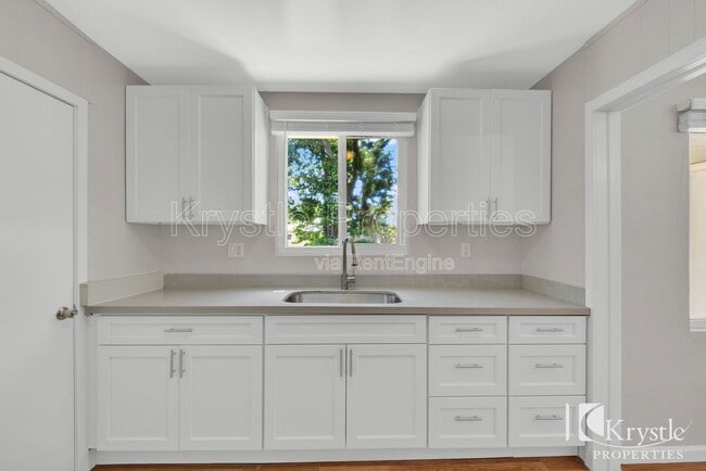 Building Photo - 505 Laurel St