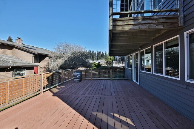 Building Photo - One Of A Kind Freeland Home with Two Seper...