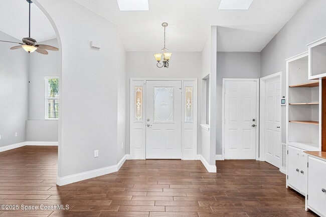 Building Photo - 445 Diana Blvd