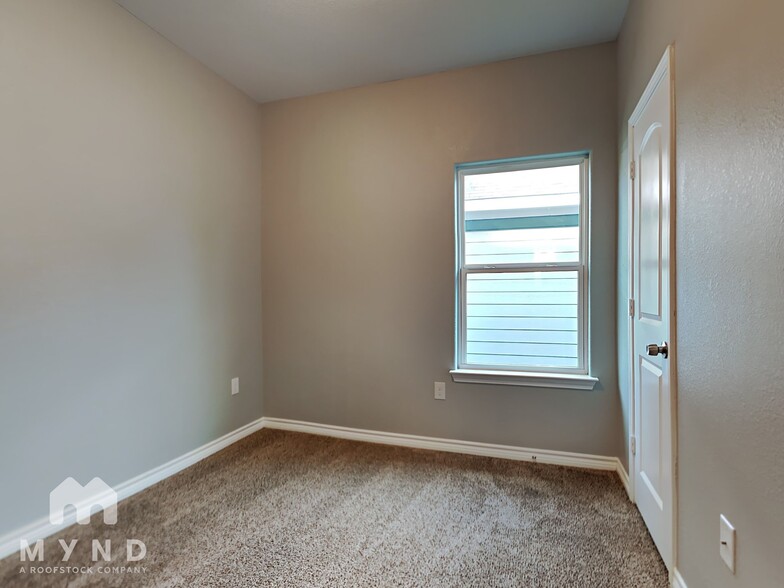 Building Photo - 16649 E Hammon