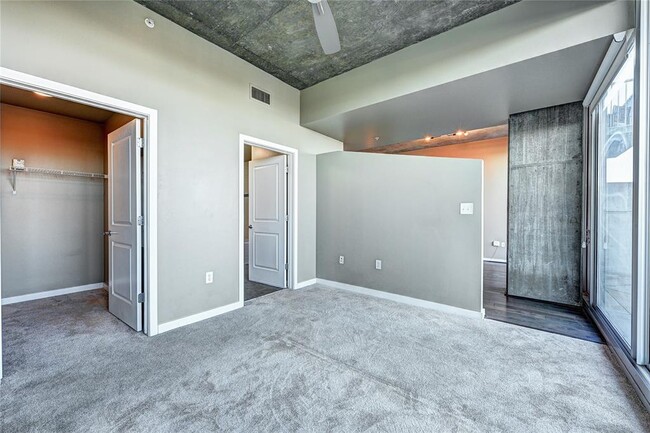 Building Photo - 5925 Almeda Rd