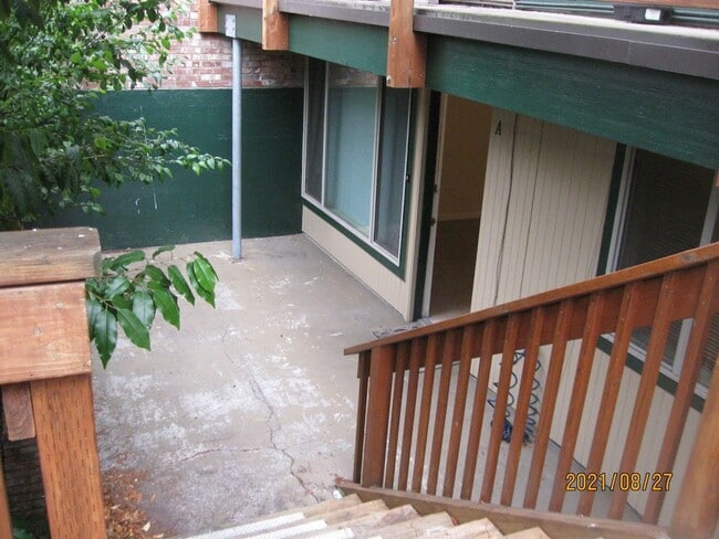 Building Photo - 1551 Building