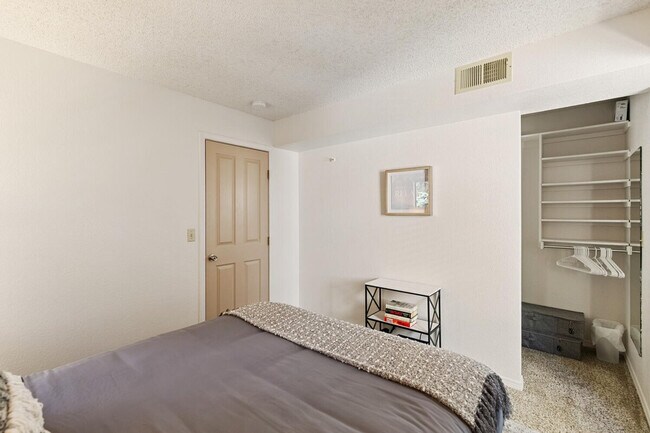 Building Photo - 6380 S Boston St