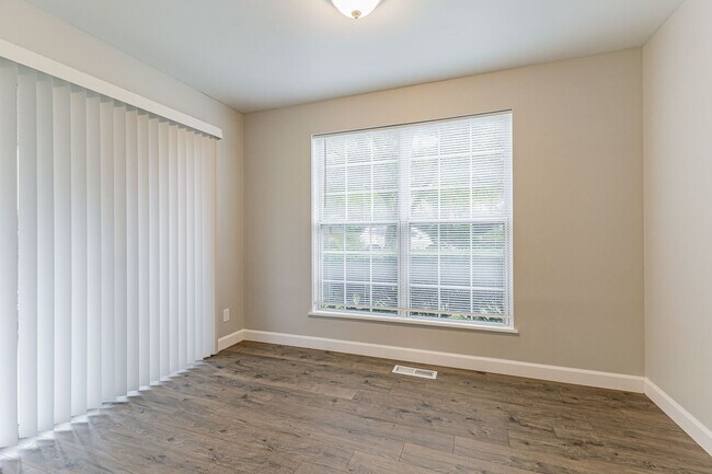 Building Photo - Completely renvovated 2 bedroom/2 bathroom...