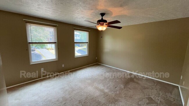 Building Photo - 176 Russets Cir