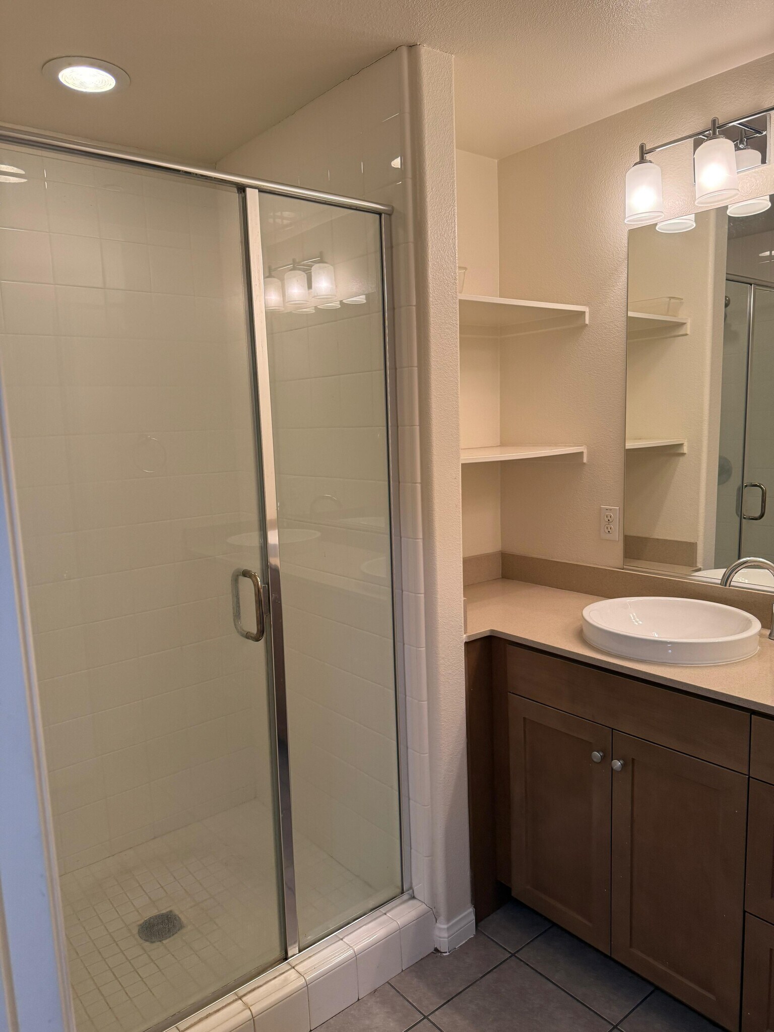 Building Photo - 335 N Fenimore Ave