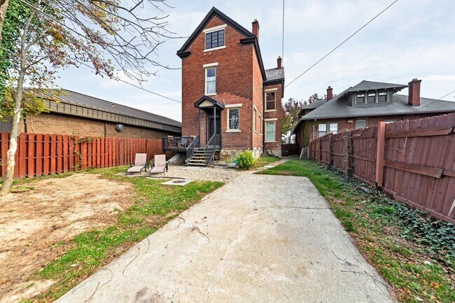 Building Photo - 1187 S High St