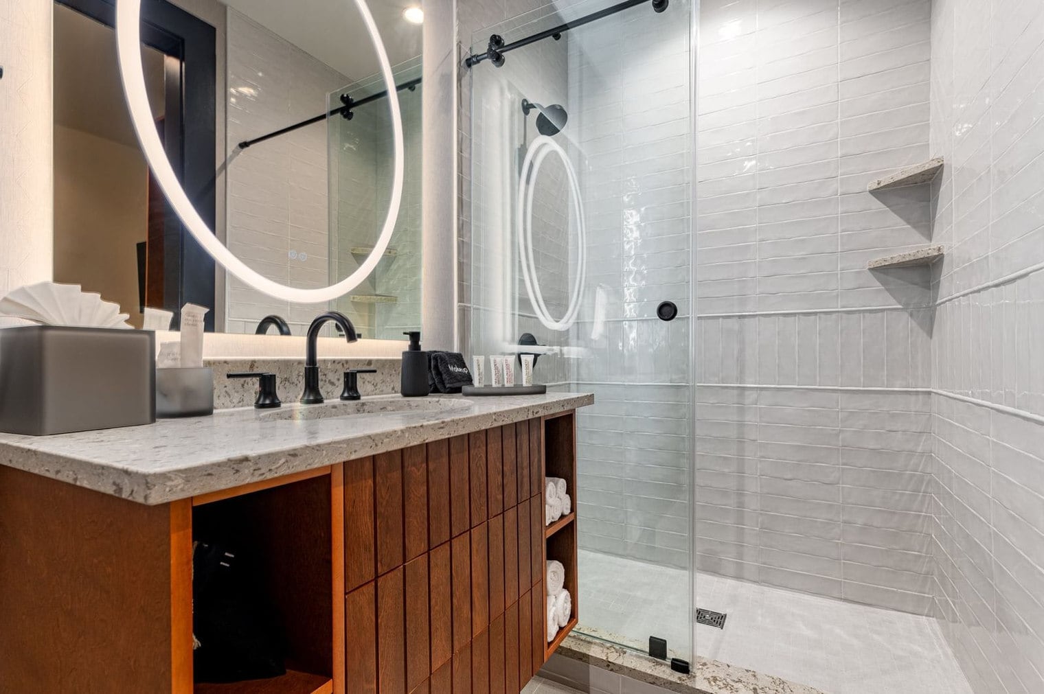 Building Photo - 1011 Canal St