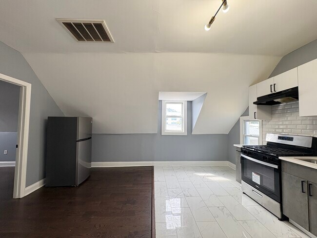 Unit 3 - 495 Clinton Ave