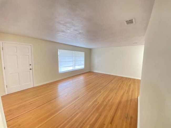 Building Photo - 2/2 in Orange City