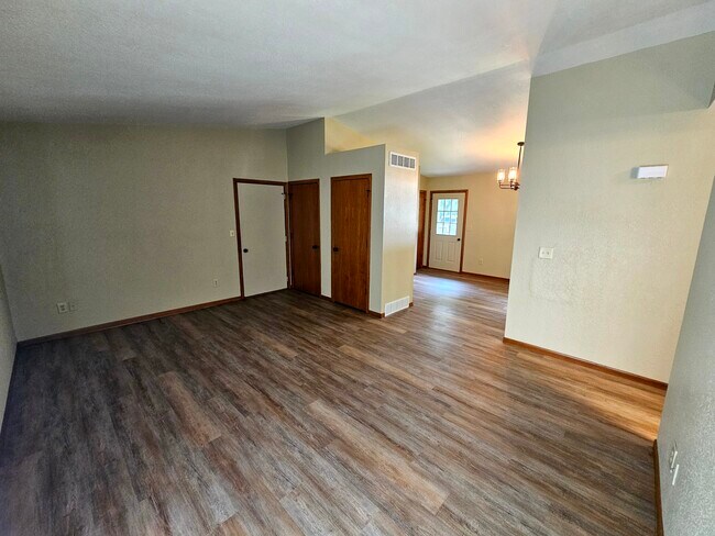 Building Photo - 101 Meadowpark Dr
