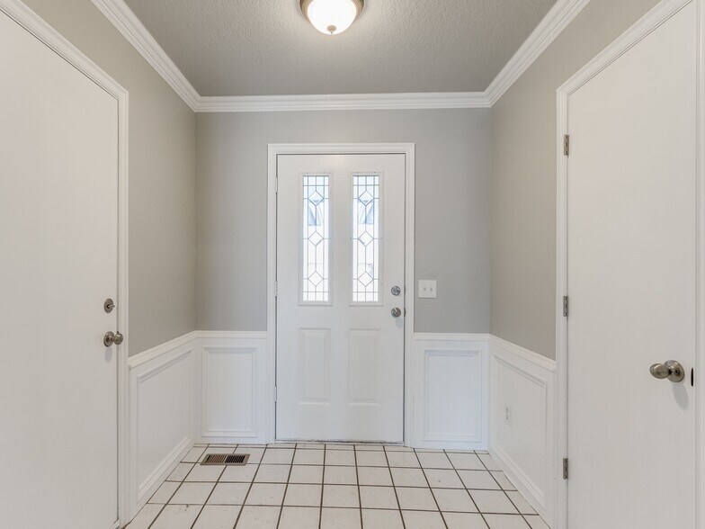 Building Photo - 509 Bluegrass Ln