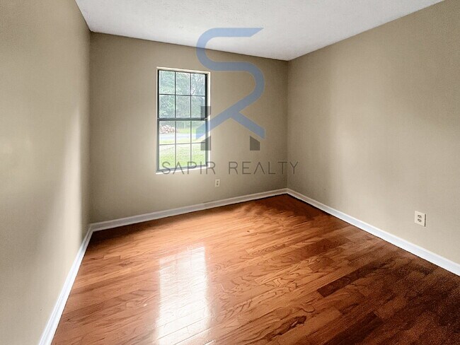 Building Photo - Move in before November 15th and choose yo...