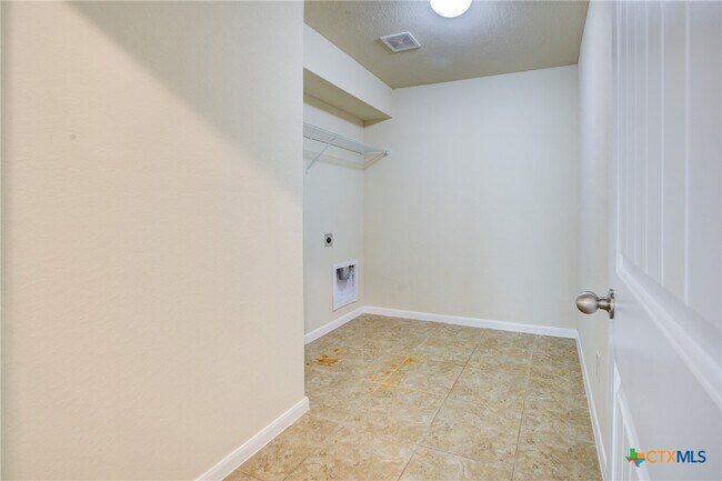 Building Photo - 775 Spectrum Dr