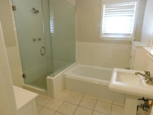 Building Photo - Spacious Home in Palisade