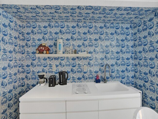 Building Photo - 1100 West Ave