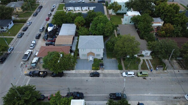 Building Photo - 534 SW 6th Ct