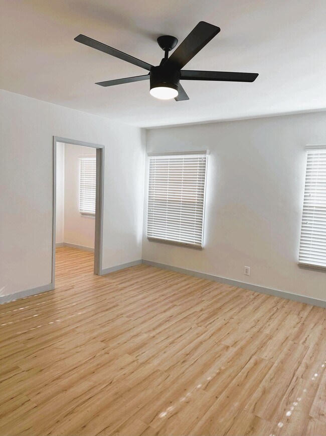 Building Photo - Beautifully Upgraded 4 Bedroom, 2 Bath! Do...
