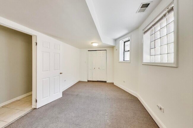 Building Photo - 4553 S Ellis Ave